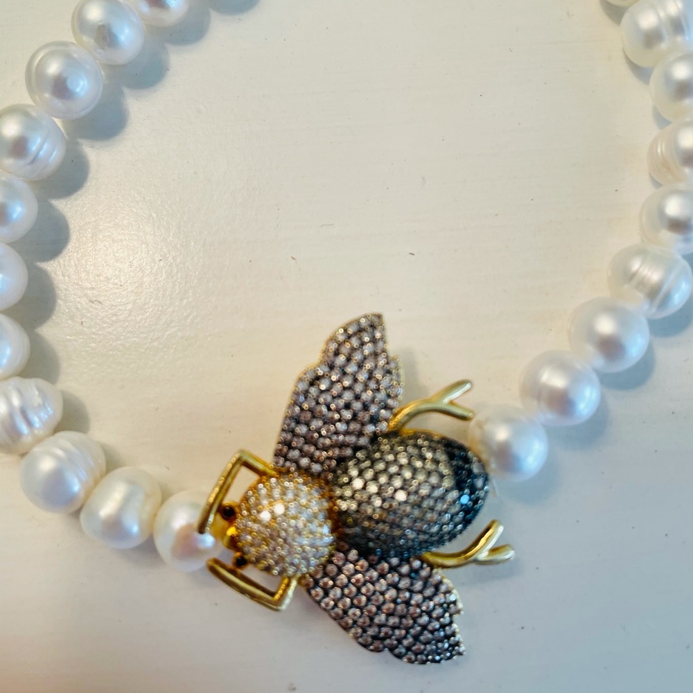 PLUS SIZE. 9 in Bracelet. Bee Mine. Pearls/CZ Bee - Picture 3 of 4
